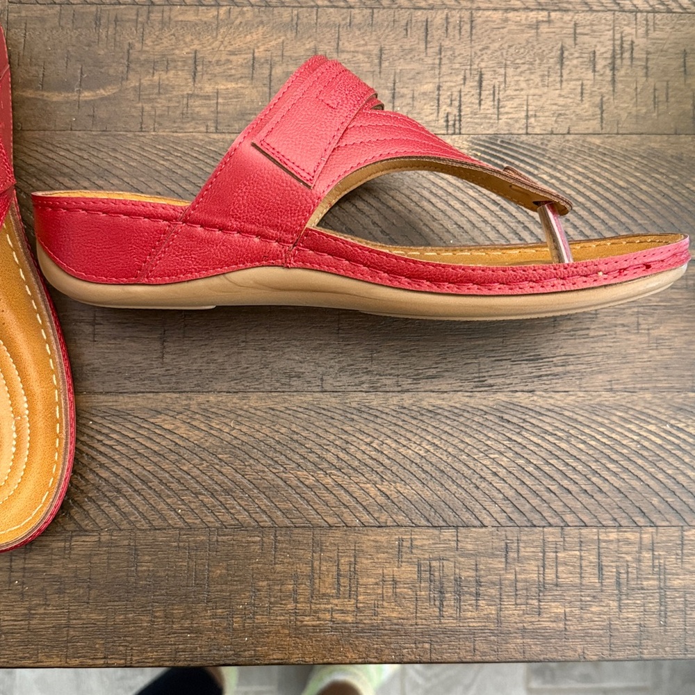 Red Flex Step Sandals with Buckle - Picture 2 of 3